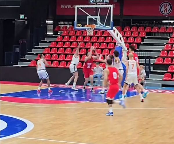 新巧牛 男篮输荷兰！下半场崩盘，王俊杰决策失败错失绝平，5人新进名单